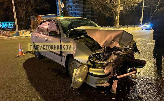 ДТП Харьков: столкнулись автомобили Hyundai Sonata и Chevrolet Lanos. 